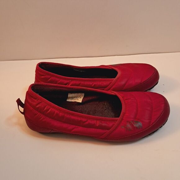 The North Face Flats Women's 7 Theromoball Traction Burgundy Quilted Waterproof - Picture 2 of 6